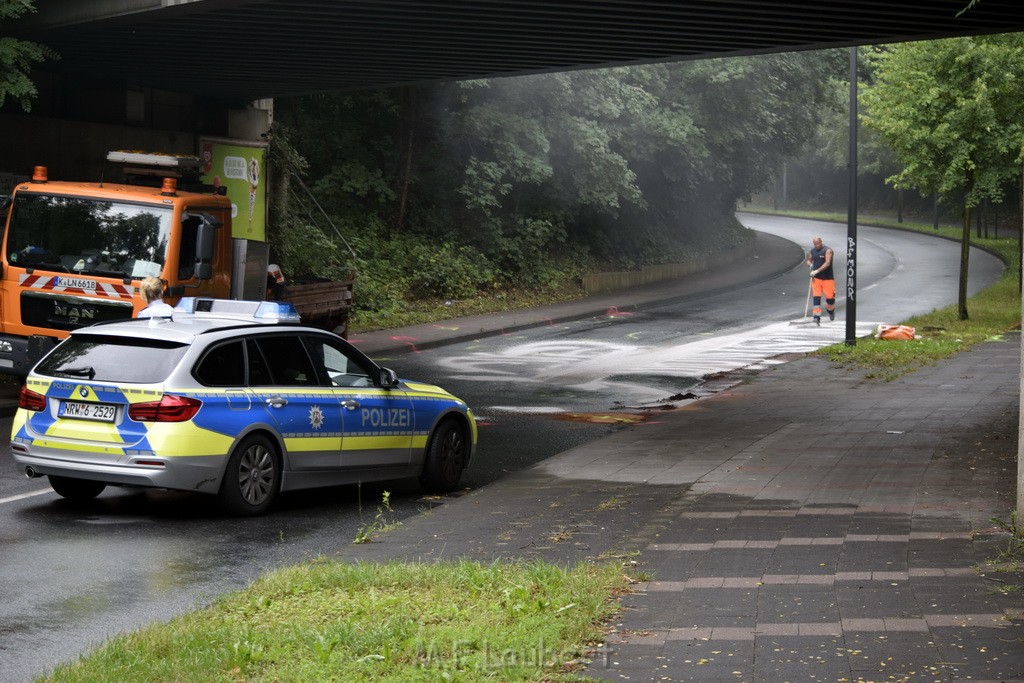 VU Frontal Koeln Hoehenhaus Berlinerstr vor Leuchterstr P89.JPG - Miklos Laubert